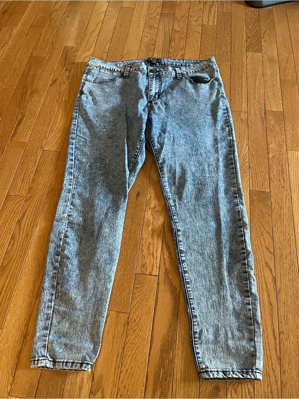 Forever 21 women’s Light gray skinny jeans size 16 , stretchy!